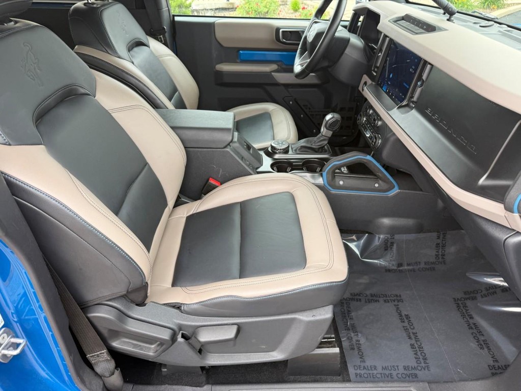 Ford Bronco Vehicle Full-screen Gallery Image 11