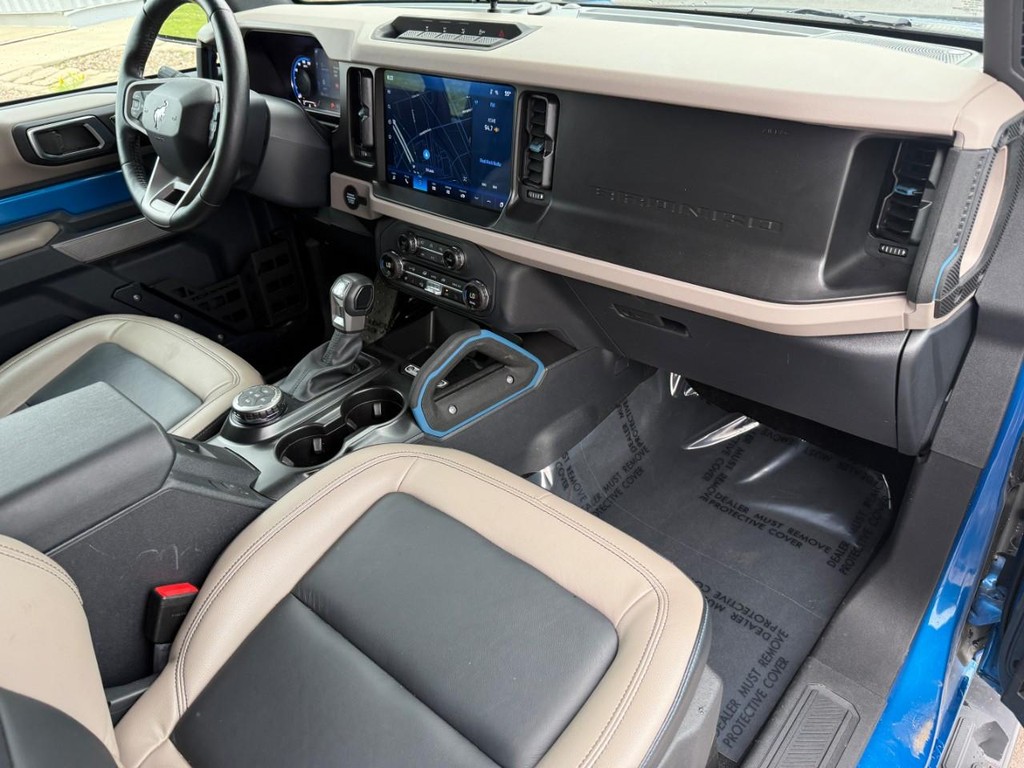 Ford Bronco Vehicle Full-screen Gallery Image 12