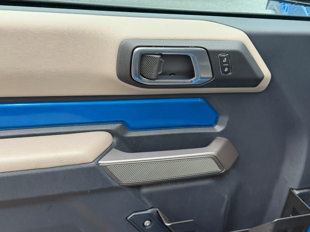 Ford Bronco Vehicle Full-screen Gallery Image 13