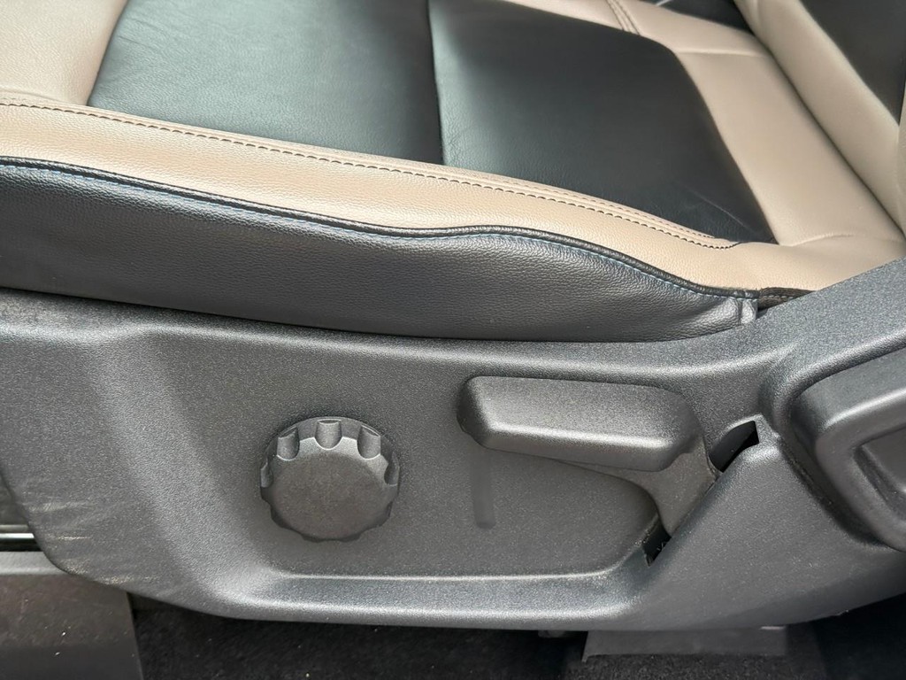 Ford Bronco Vehicle Full-screen Gallery Image 15