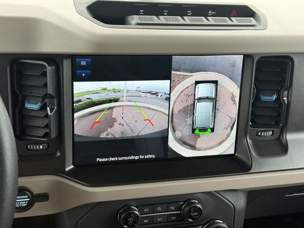 Ford Bronco Vehicle Full-screen Gallery Image 21