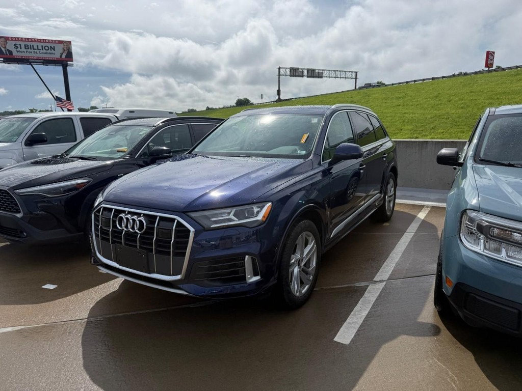 Audi Q7 Vehicle Full-screen Gallery Image 02