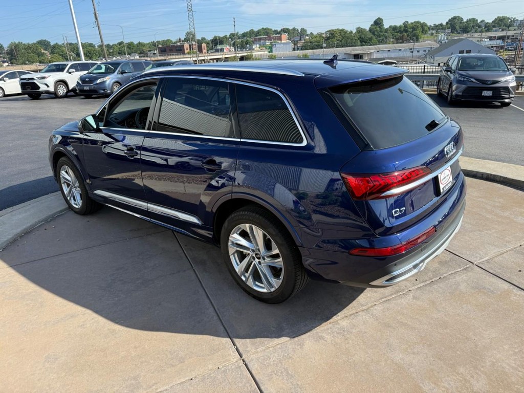 Audi Q7 Vehicle Full-screen Gallery Image 07