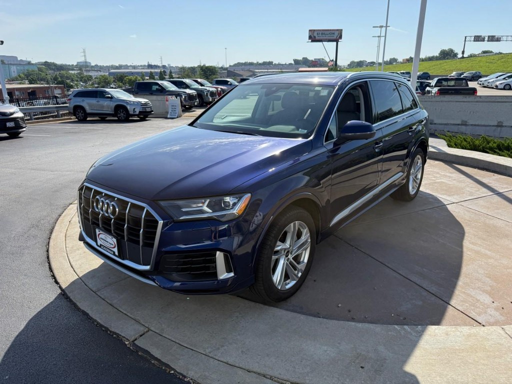 Audi Q7 Vehicle Full-screen Gallery Image 08