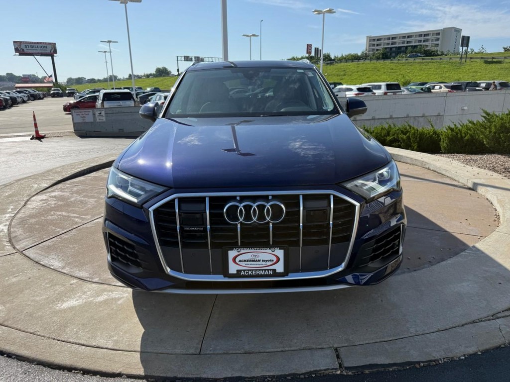 Audi Q7 Vehicle Full-screen Gallery Image 09