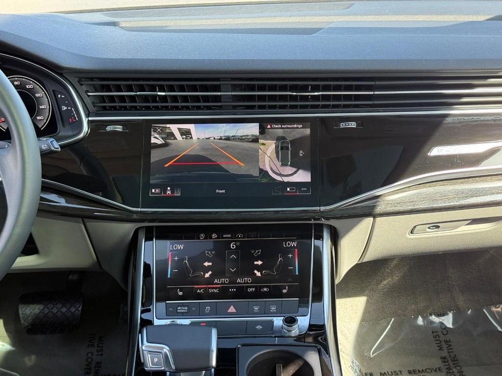 Audi Q7 Vehicle Full-screen Gallery Image 13