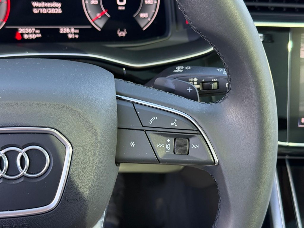Audi Q7 Vehicle Full-screen Gallery Image 20