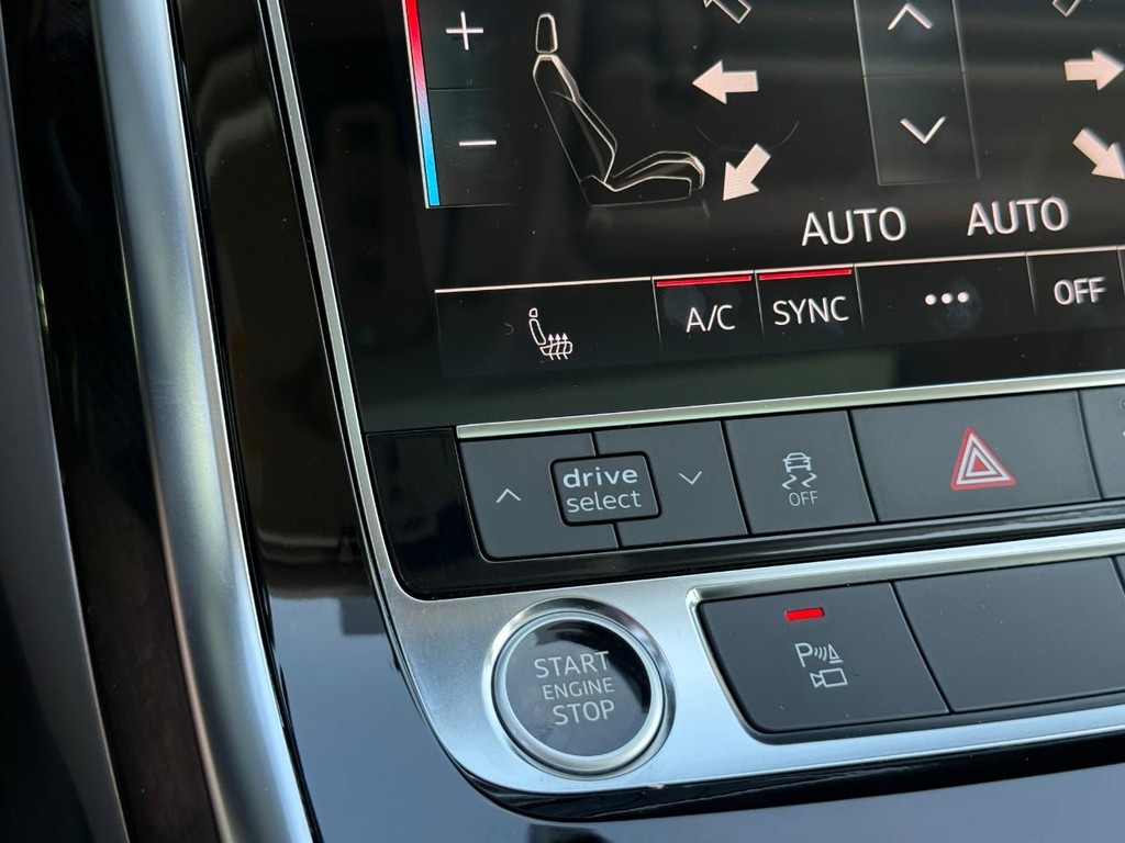 Audi Q7 Vehicle Full-screen Gallery Image 23