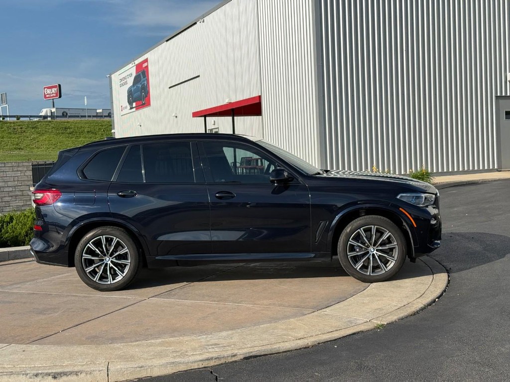 BMW X5 Vehicle Full-screen Gallery Image 02