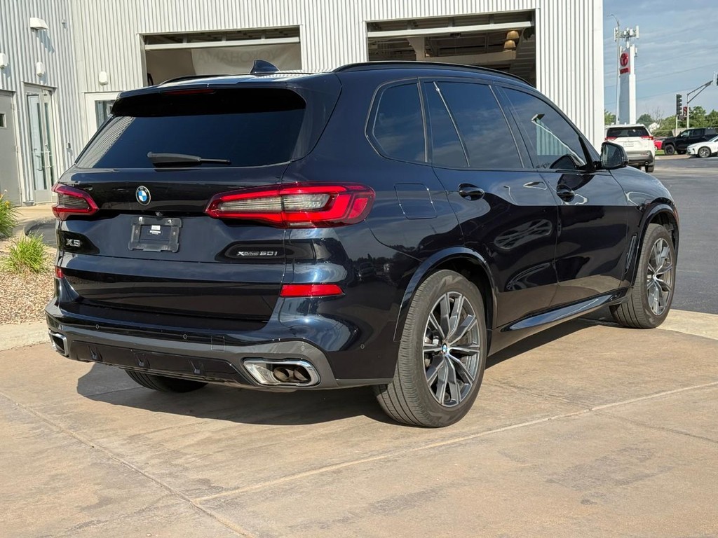 BMW X5 Vehicle Full-screen Gallery Image 03