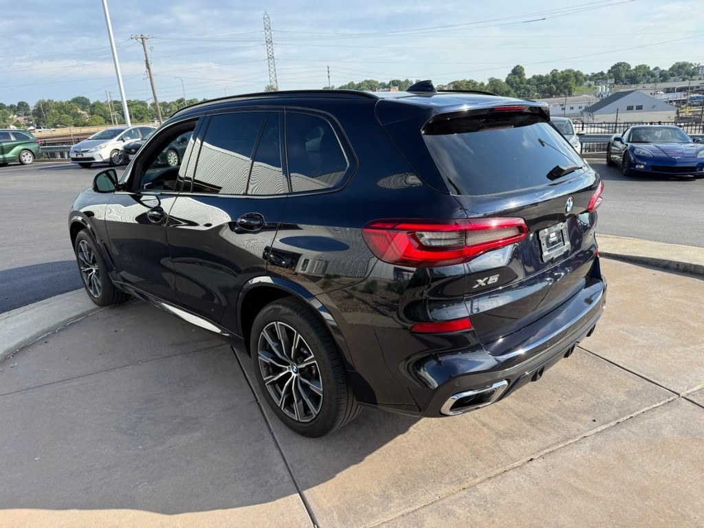 BMW X5 Vehicle Full-screen Gallery Image 04