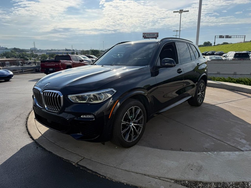 BMW X5 Vehicle Full-screen Gallery Image 07