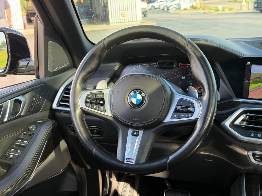 BMW X5 Vehicle Full-screen Gallery Image 11
