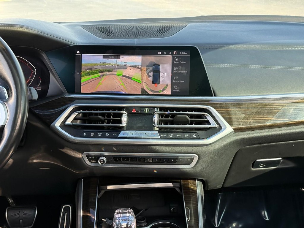 BMW X5 Vehicle Full-screen Gallery Image 12