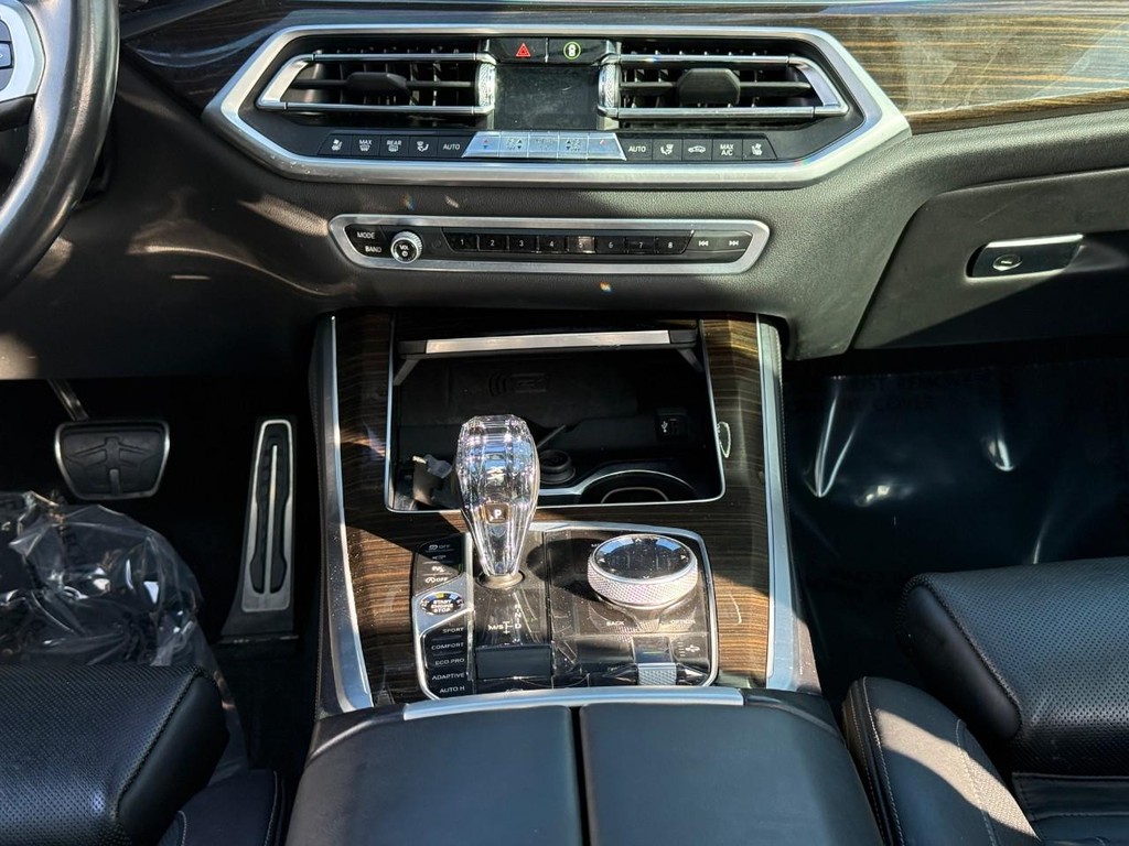 BMW X5 Vehicle Full-screen Gallery Image 14