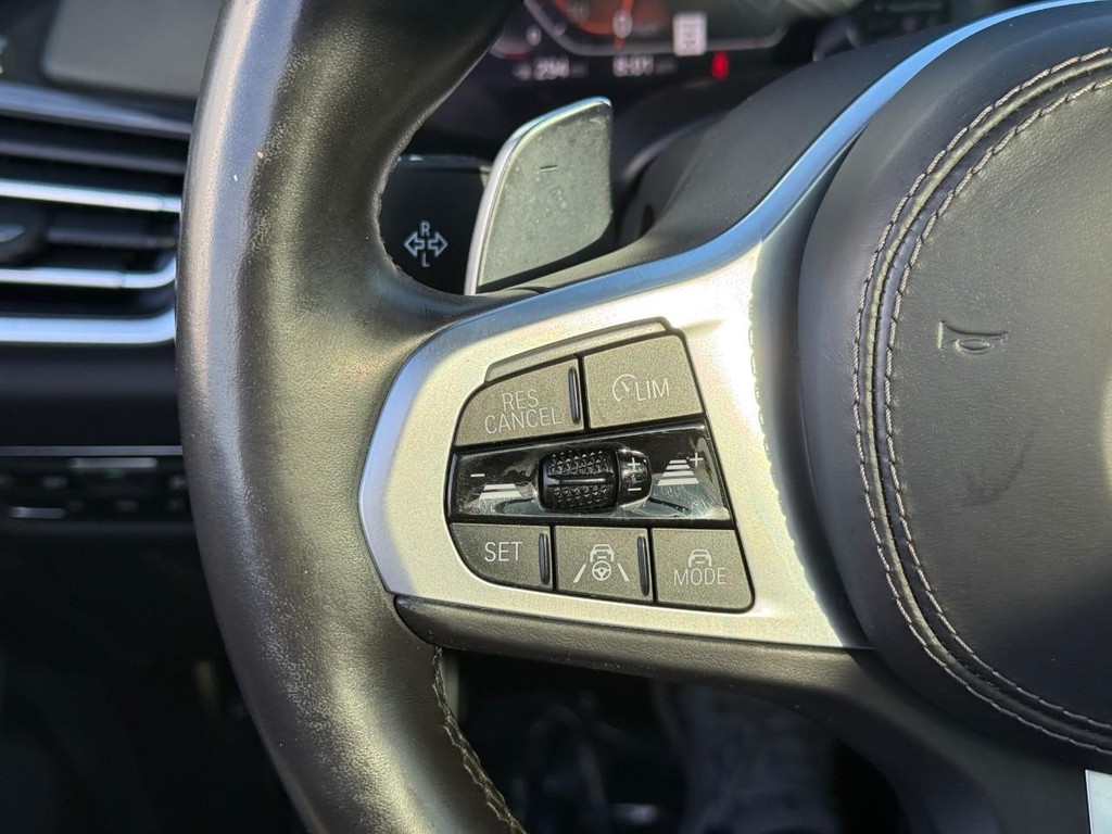 BMW X5 Vehicle Full-screen Gallery Image 19