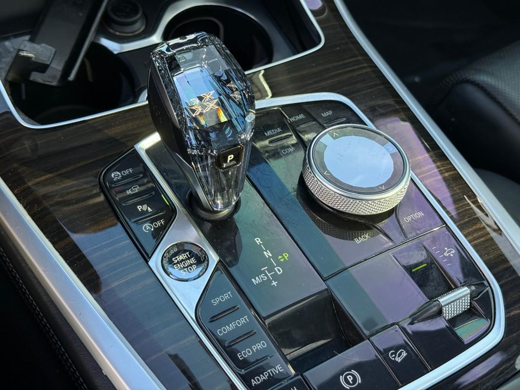 BMW X5 Vehicle Full-screen Gallery Image 22