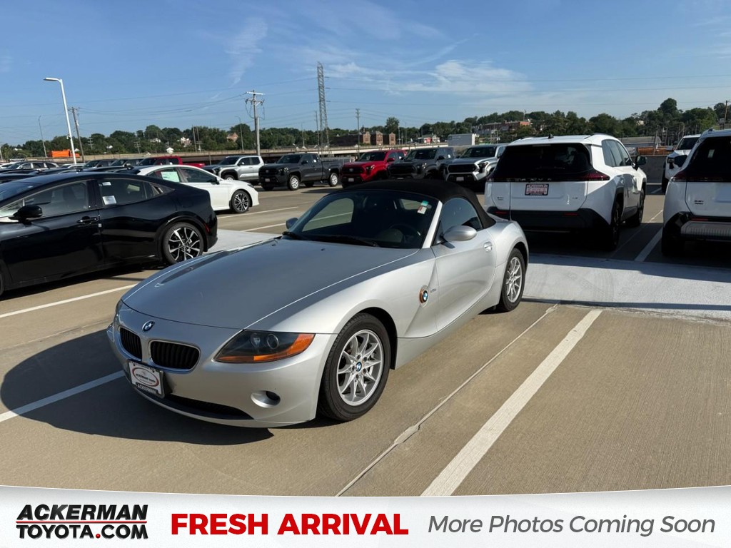 BMW Z4 Vehicle Full-screen Gallery Image 01