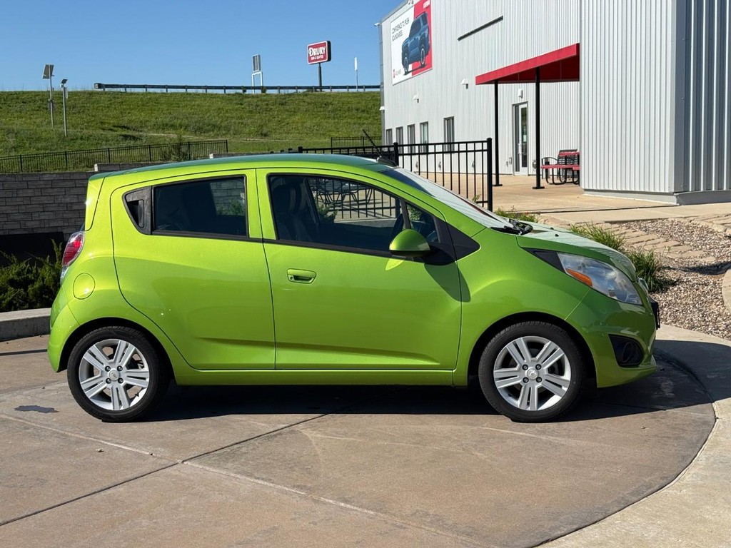 Chevrolet Spark Vehicle Full-screen Gallery Image 02