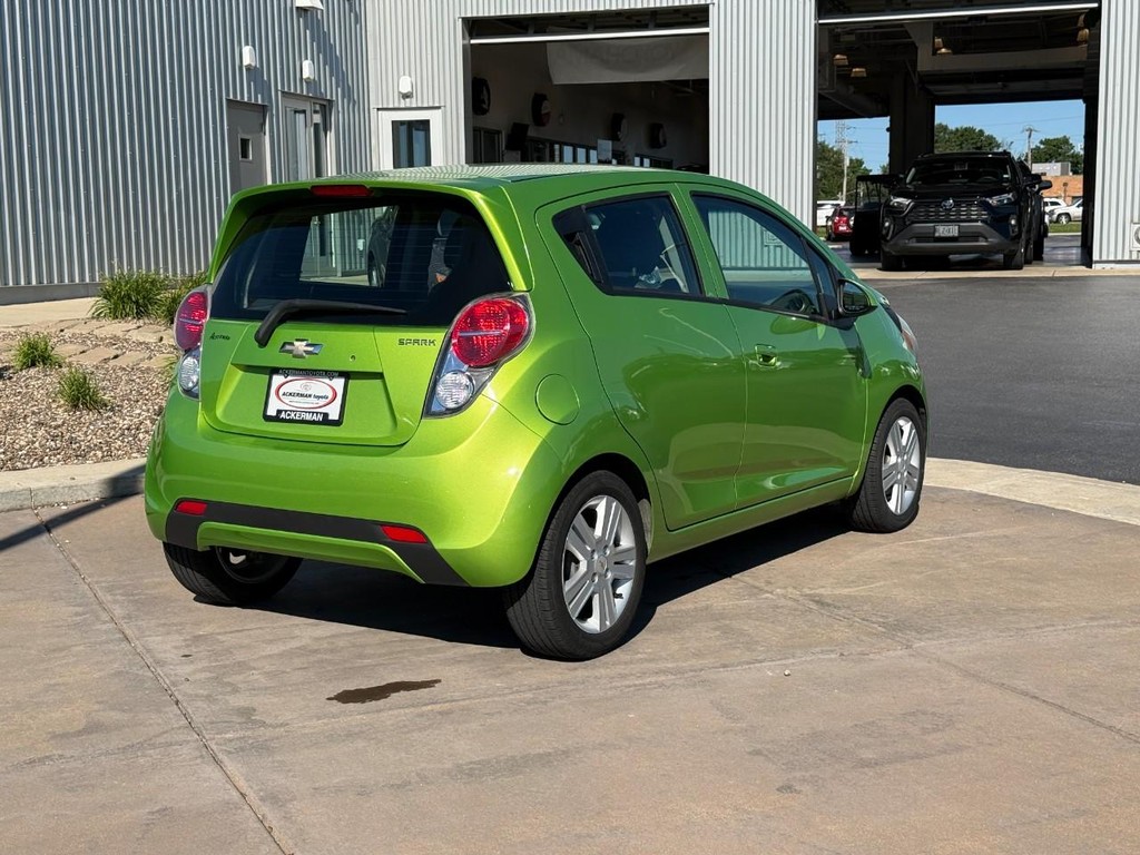 Chevrolet Spark Vehicle Full-screen Gallery Image 03
