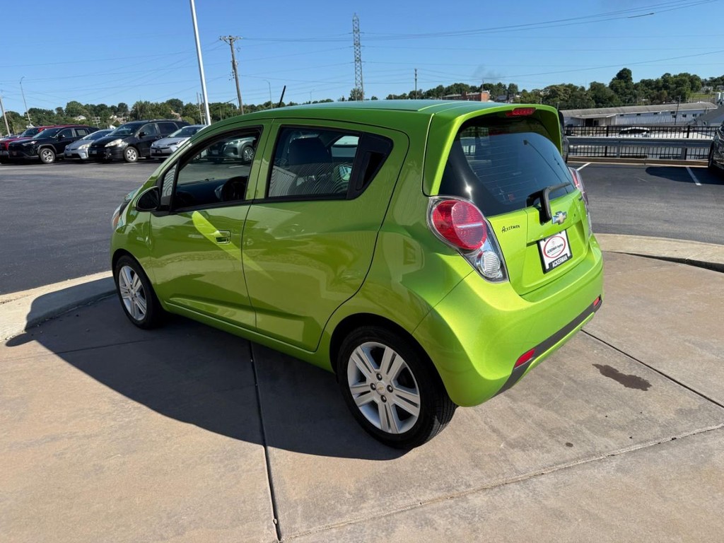 Chevrolet Spark Vehicle Full-screen Gallery Image 04