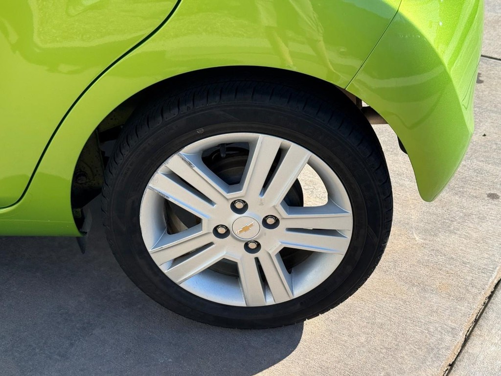 Chevrolet Spark Vehicle Full-screen Gallery Image 05