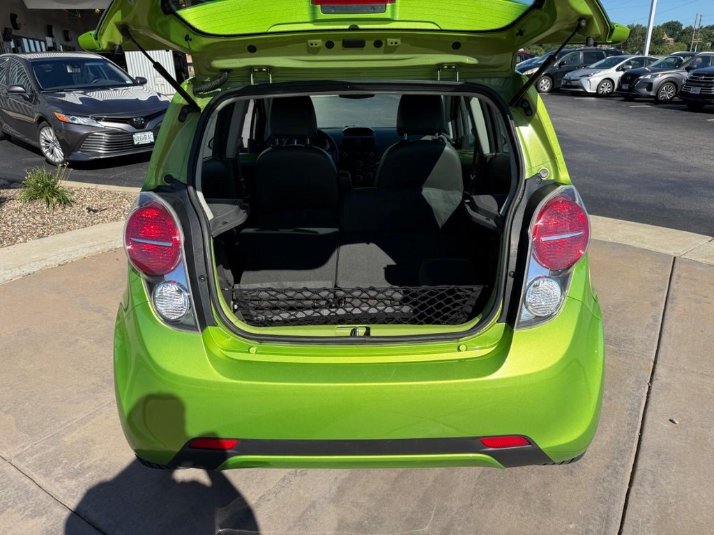 Chevrolet Spark Vehicle Full-screen Gallery Image 06