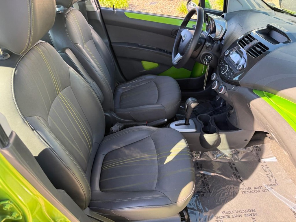 Chevrolet Spark Vehicle Full-screen Gallery Image 10