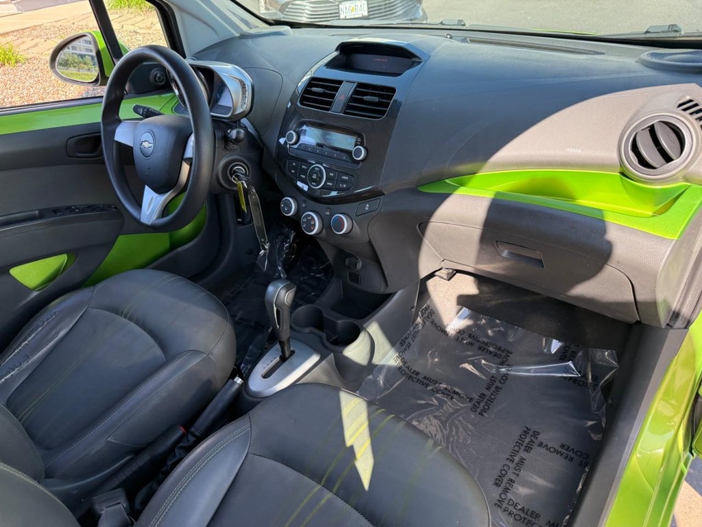 Chevrolet Spark Vehicle Full-screen Gallery Image 11