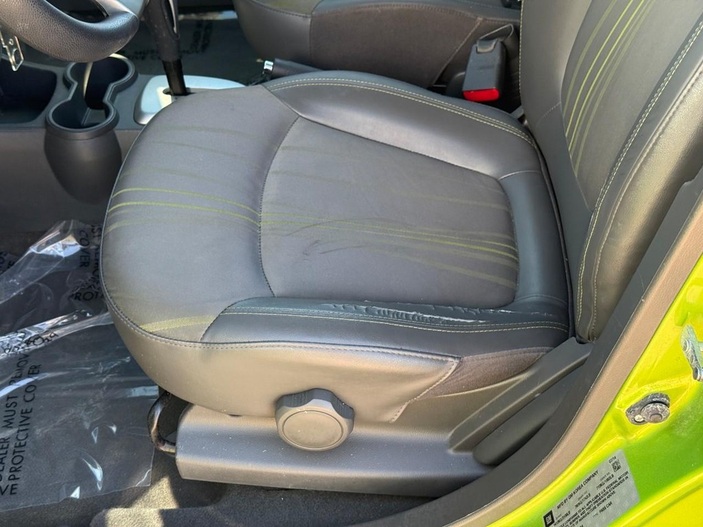 Chevrolet Spark Vehicle Full-screen Gallery Image 13