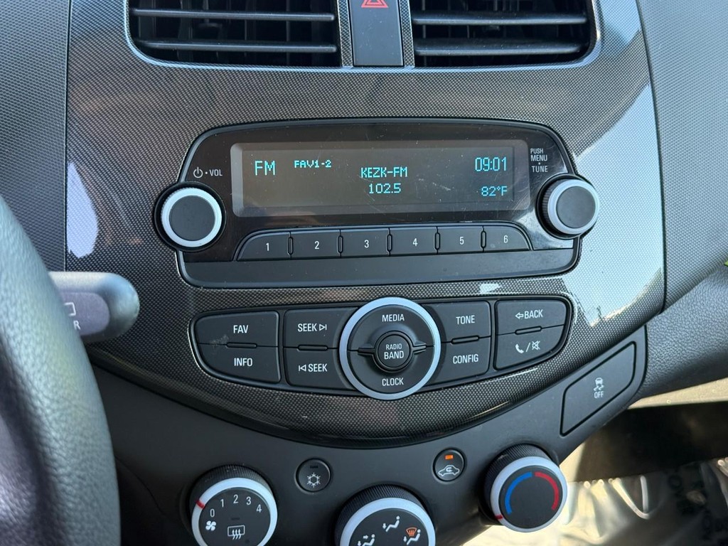 Chevrolet Spark Vehicle Full-screen Gallery Image 16