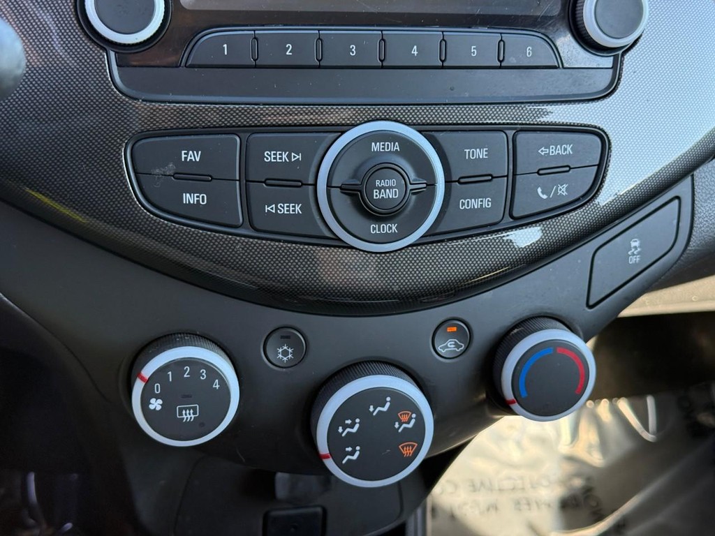 Chevrolet Spark Vehicle Full-screen Gallery Image 17