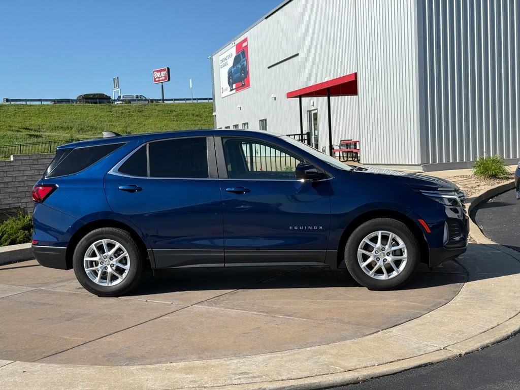 Chevrolet Equinox Vehicle Full-screen Gallery Image 02