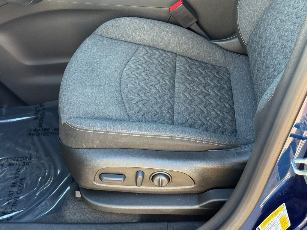 Chevrolet Equinox Vehicle Full-screen Gallery Image 17