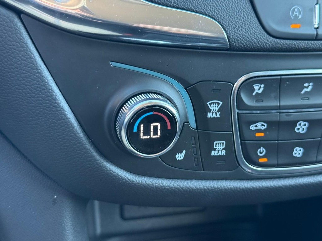 Chevrolet Equinox Vehicle Full-screen Gallery Image 22