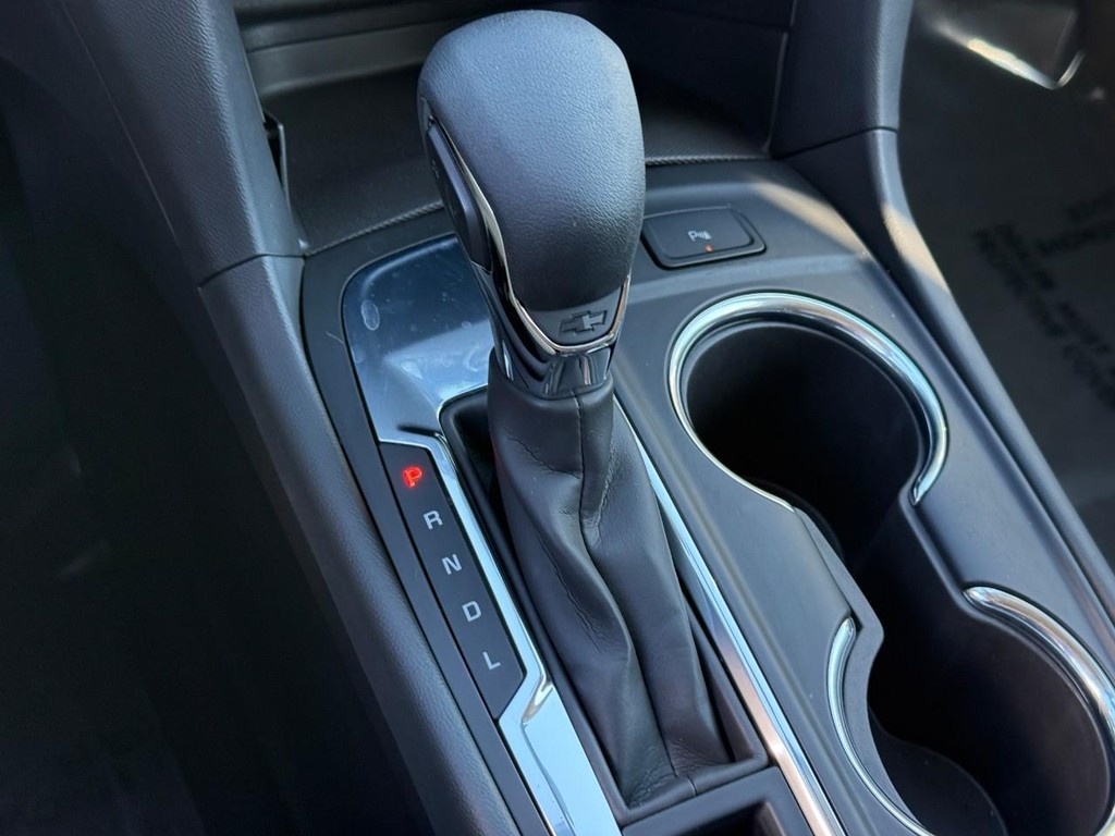 Chevrolet Equinox Vehicle Full-screen Gallery Image 23