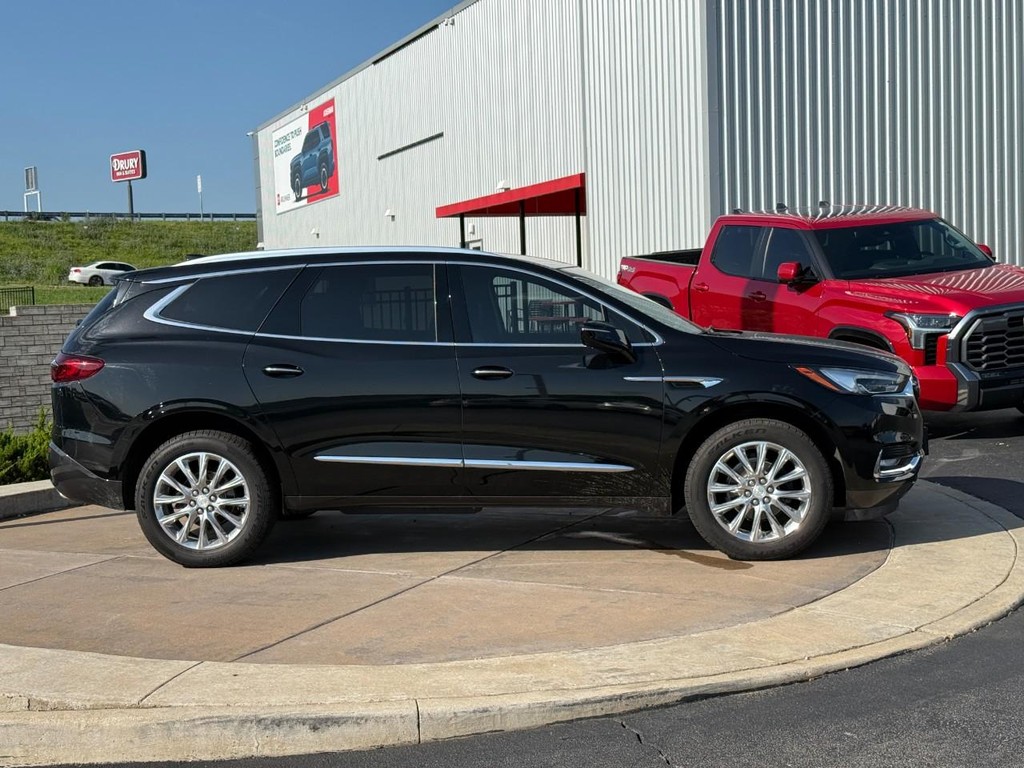 Buick Enclave Vehicle Full-screen Gallery Image 02
