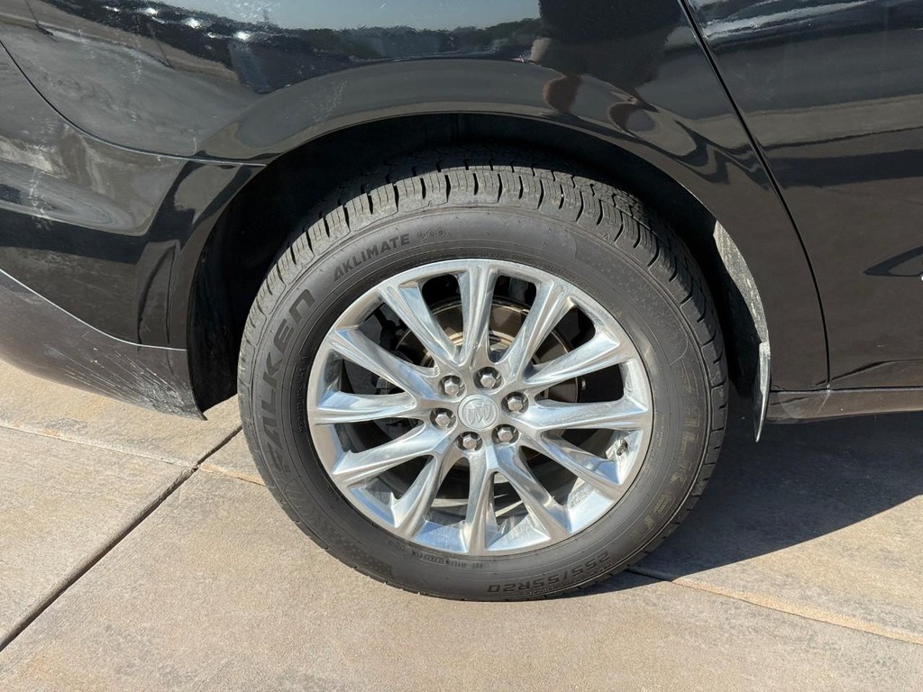 Buick Enclave Vehicle Full-screen Gallery Image 04