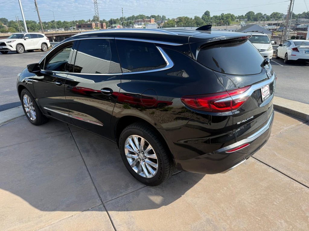 Buick Enclave Vehicle Full-screen Gallery Image 05