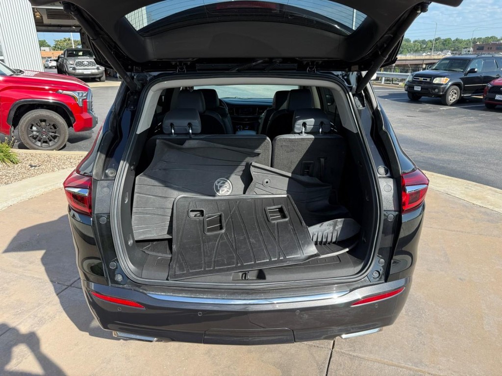 Buick Enclave Vehicle Full-screen Gallery Image 07