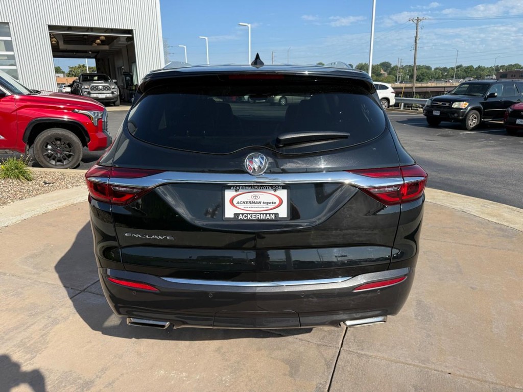 Buick Enclave Vehicle Full-screen Gallery Image 08