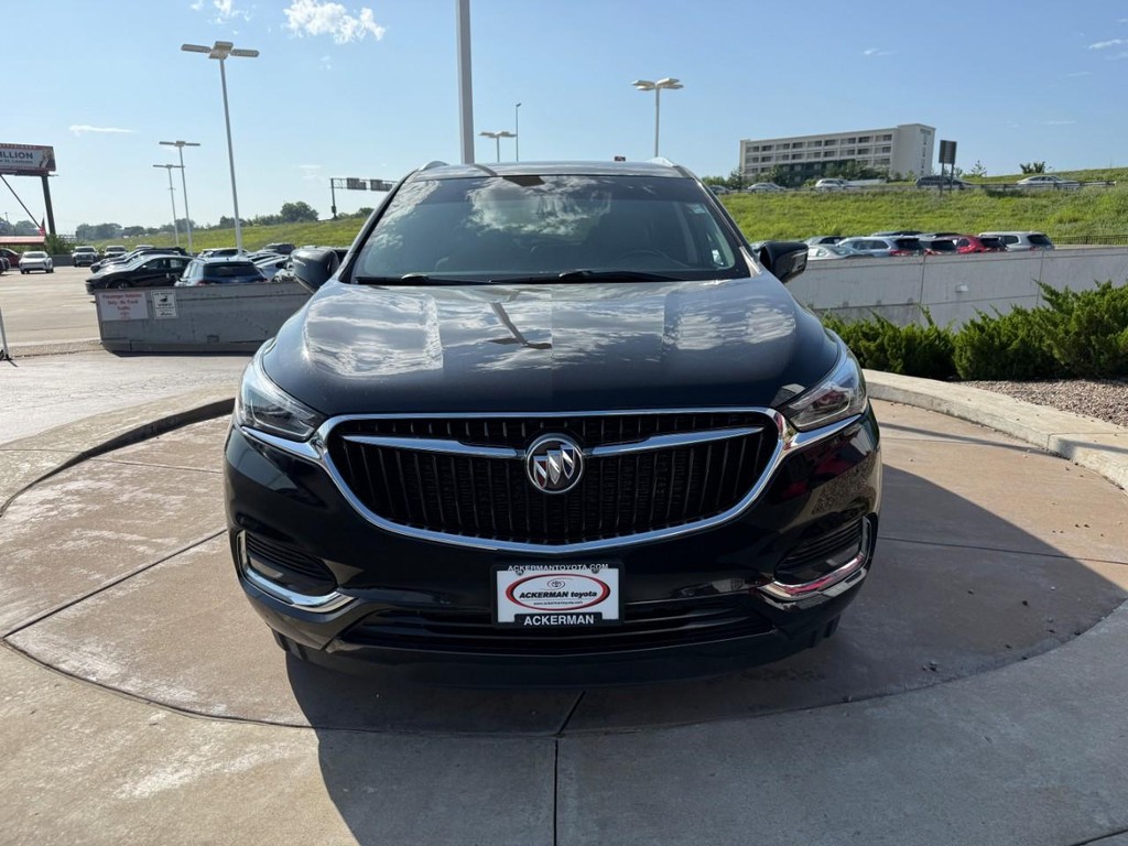 Buick Enclave Vehicle Full-screen Gallery Image 10
