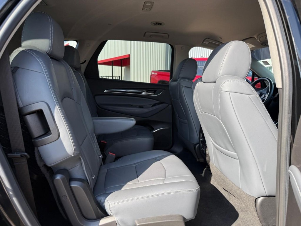 Buick Enclave Vehicle Full-screen Gallery Image 11