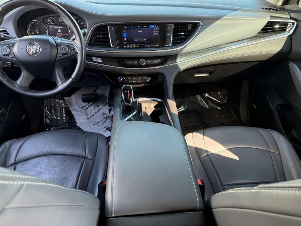 Buick Enclave Vehicle Full-screen Gallery Image 12