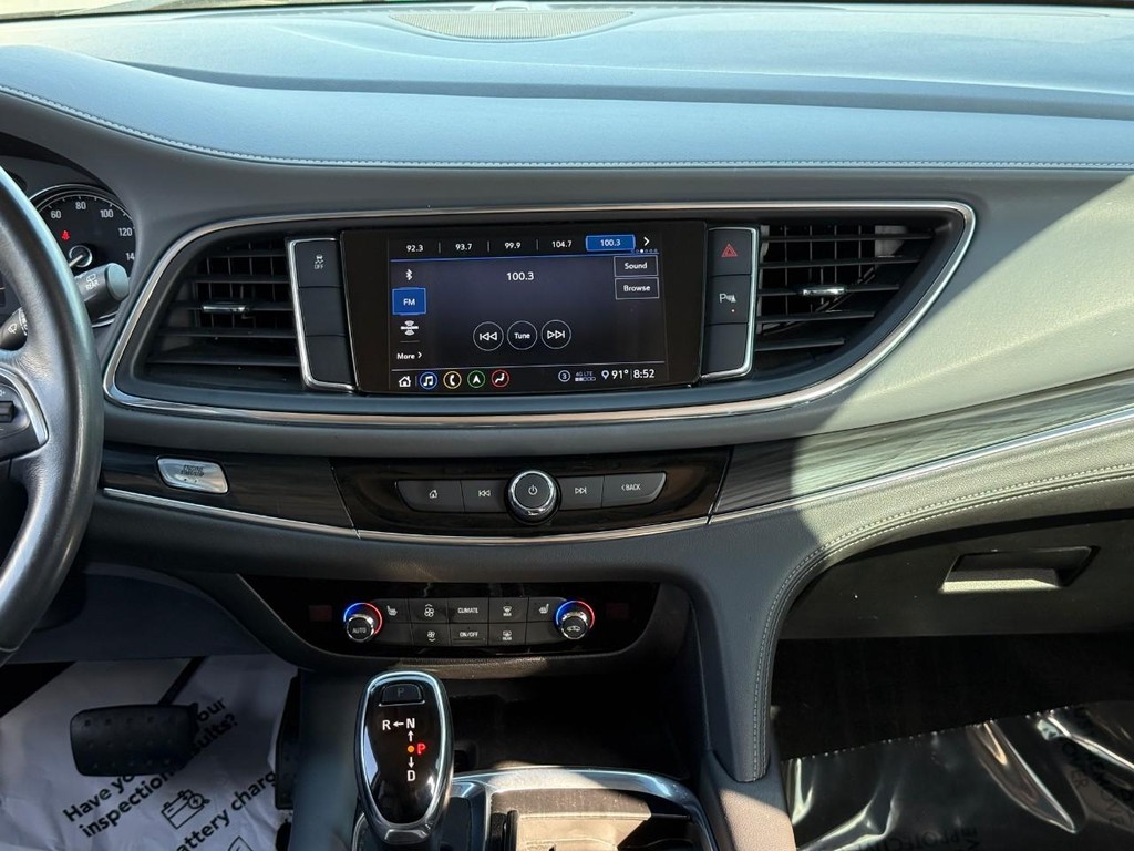 Buick Enclave Vehicle Full-screen Gallery Image 14