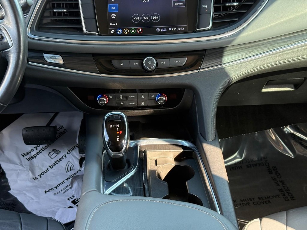Buick Enclave Vehicle Full-screen Gallery Image 15