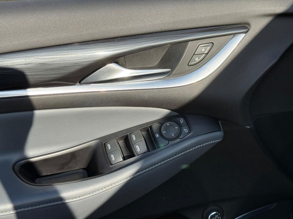 Buick Enclave Vehicle Full-screen Gallery Image 16