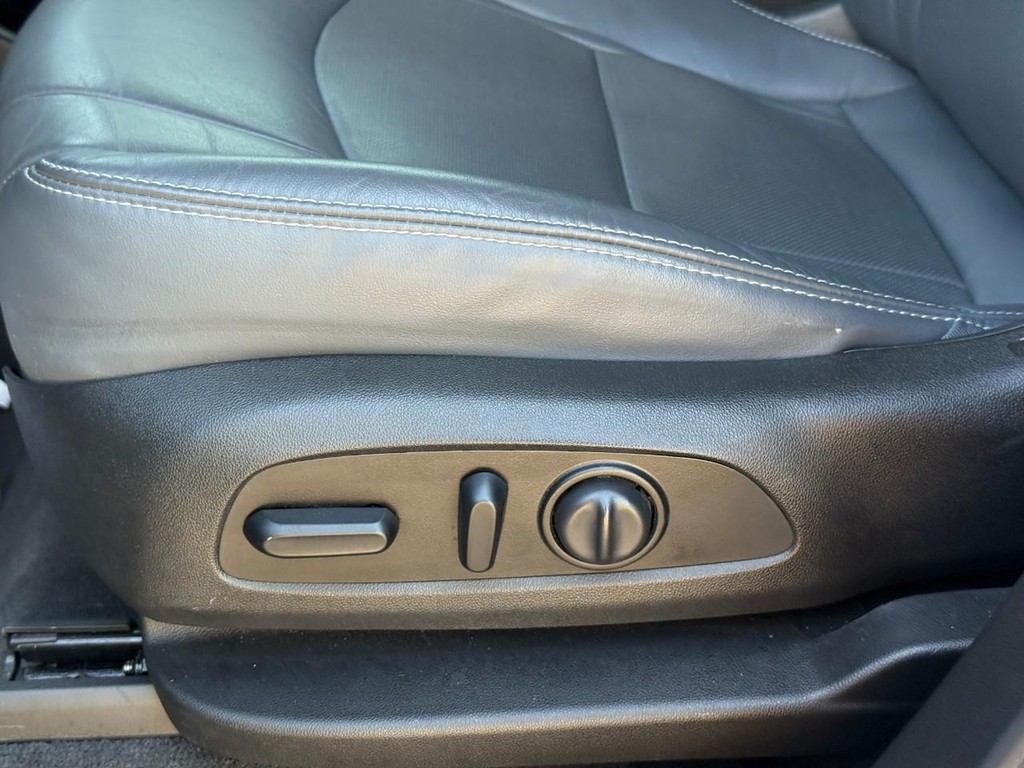 Buick Enclave Vehicle Full-screen Gallery Image 18