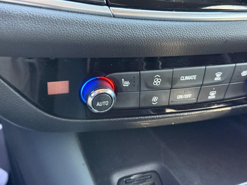 Buick Enclave Vehicle Full-screen Gallery Image 21