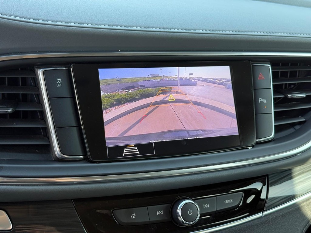 Buick Enclave Vehicle Full-screen Gallery Image 22